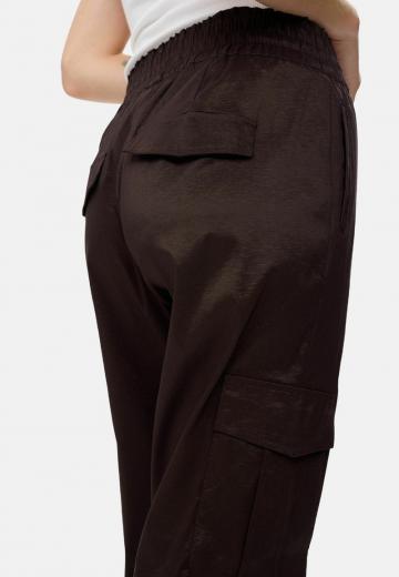 Брюки с накладными карманами