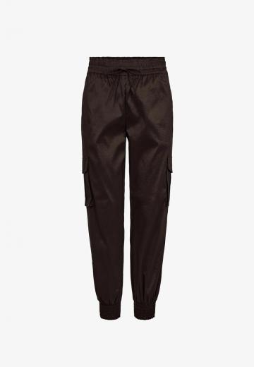 Брюки с накладными карманами