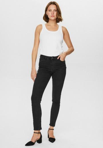 Узкие джинсы