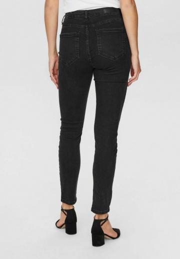 Узкие джинсы