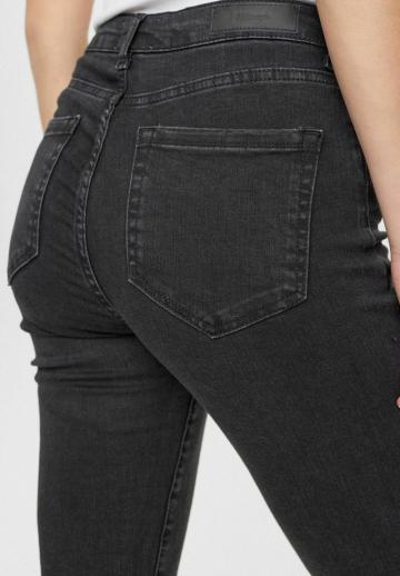 Узкие джинсы