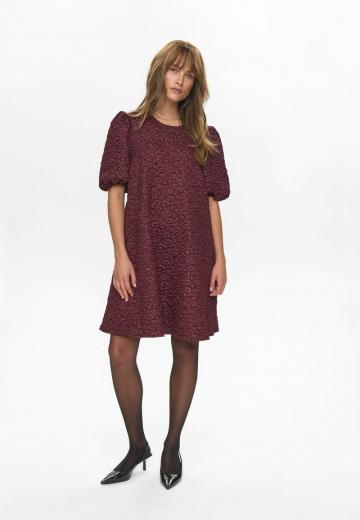 Вязаное платье