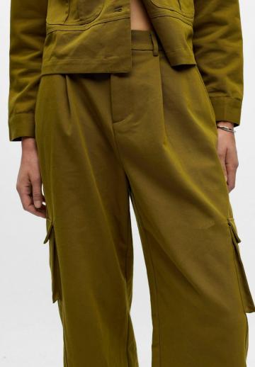 Брюки с накладными карманами