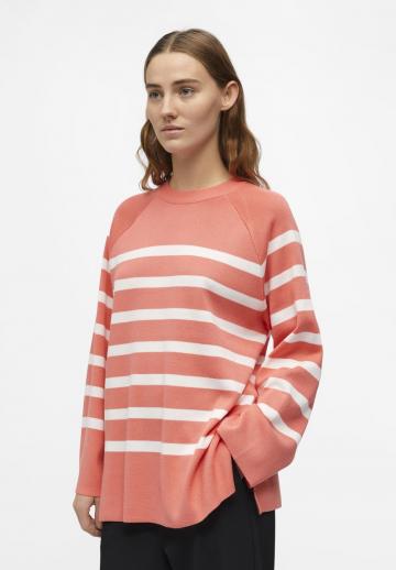 Пуловер в полоску