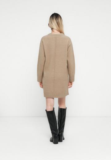 Вязаное платье