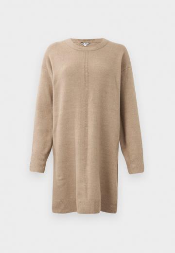 Вязаное платье