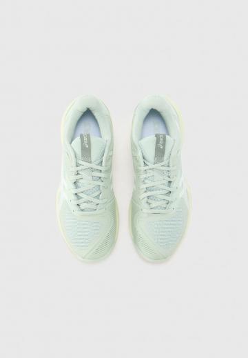 Теннисные кроссовки