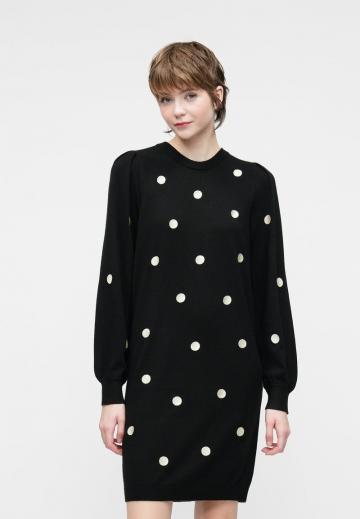 Вязаное платье