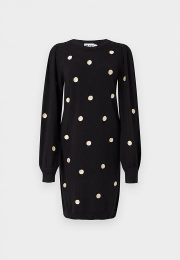 Вязаное платье