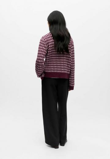 Жаккардовая вязаная кофта