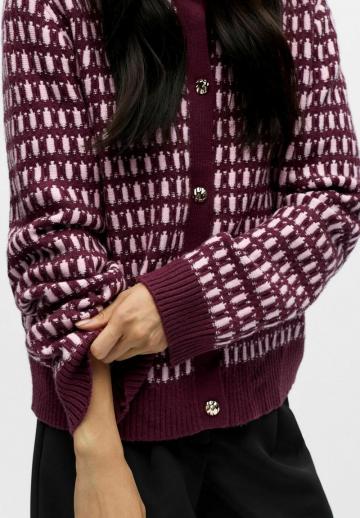 Жаккардовая вязаная кофта