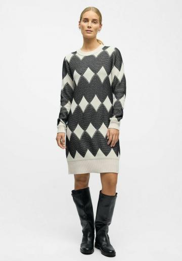 Вязаное платье