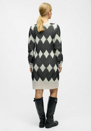 Вязаное платье