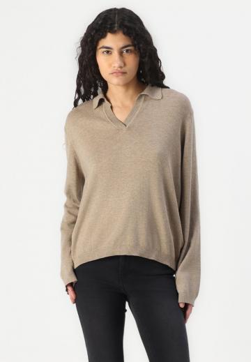 Пуловер с вырезом V