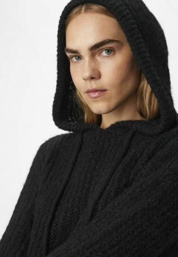 Пуловер с капюшоном