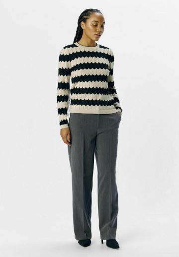 Пуловер в полоску