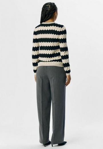 Пуловер в полоску