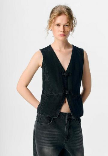 Джинсовая жилетка