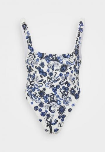 Слитный купальник