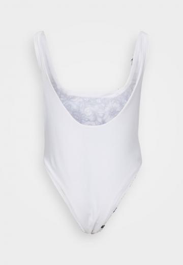 Слитный купальник