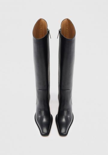 Высокие сапоги