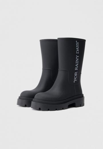 Резиновые сапоги