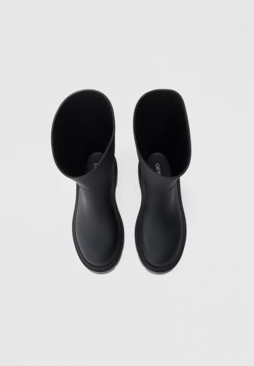 Резиновые сапоги