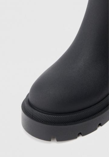 Резиновые сапоги