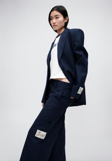 Брюки с накладными карманами