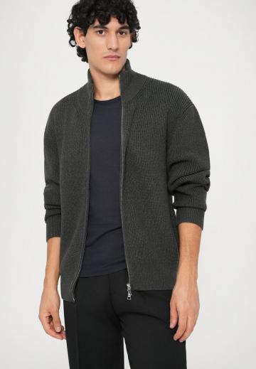 Вязаная кофта