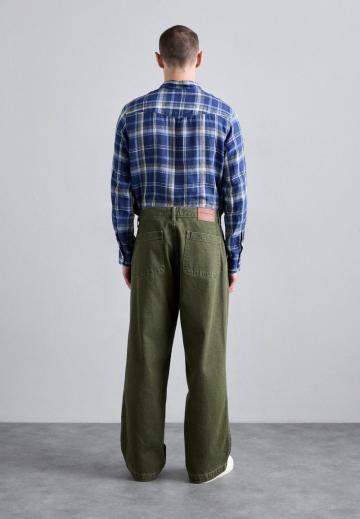 Прямые джинсы