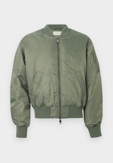 Куртка бомбер