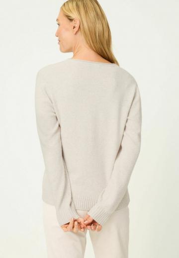 Пуловер с вырезом V