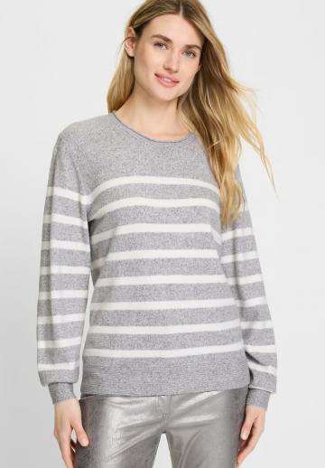 Пуловер в полоску