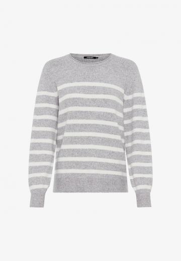 Пуловер в полоску
