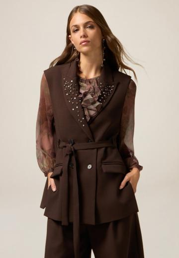 Длинный жилет