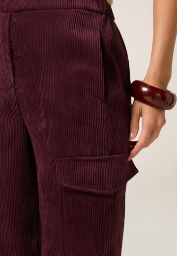 Брюки с накладными карманами