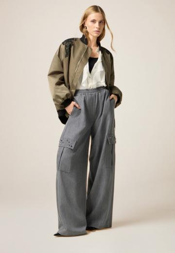 Брюки с накладными карманами