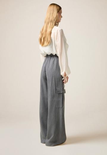 Брюки с накладными карманами