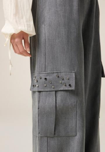 Брюки с накладными карманами