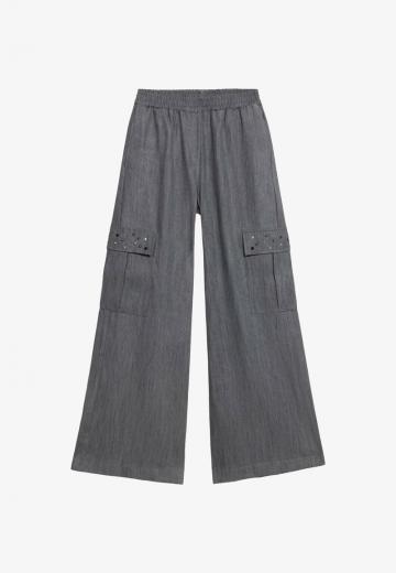 Брюки с накладными карманами