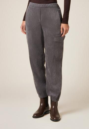 Брюки с накладными карманами