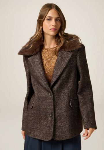 Короткое пальто