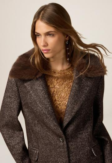 Короткое пальто