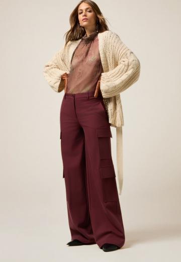 Брюки с накладными карманами