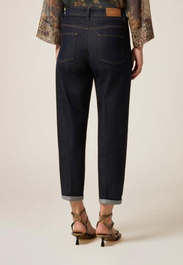 Короткие джинсы