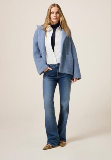 Клешеные джинсы