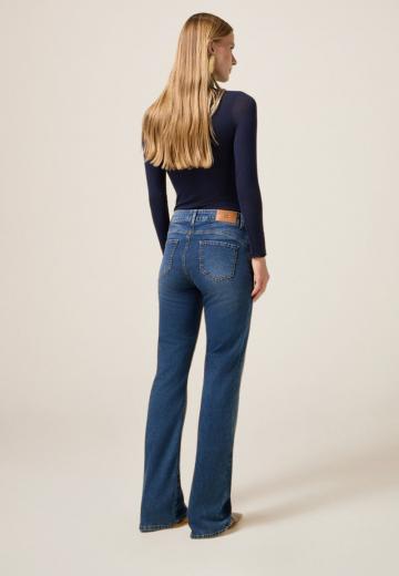 Клешеные джинсы