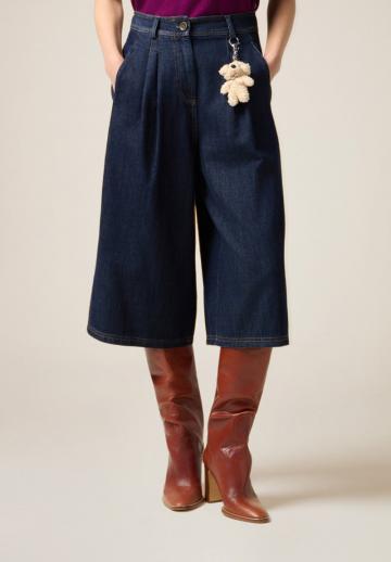 Короткие джинсы