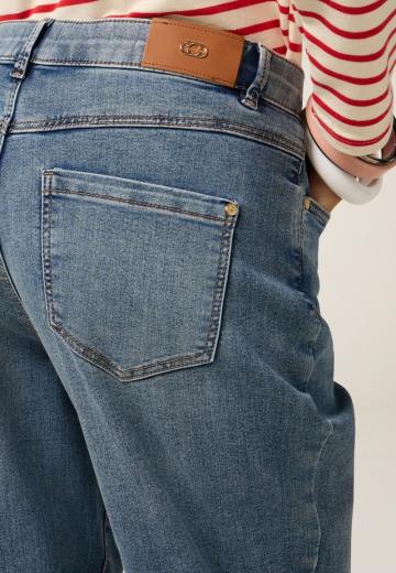 Короткие джинсы